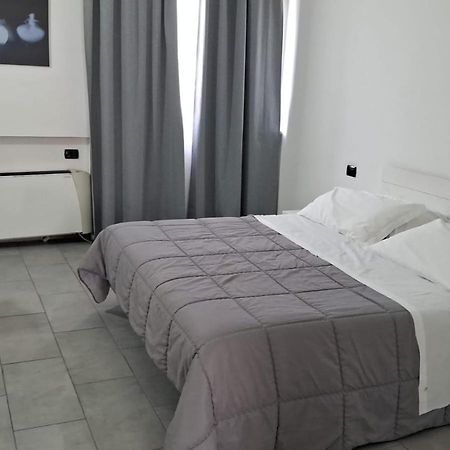 Hotel Quadrifoglio Castello di Cisterna Екстериор снимка