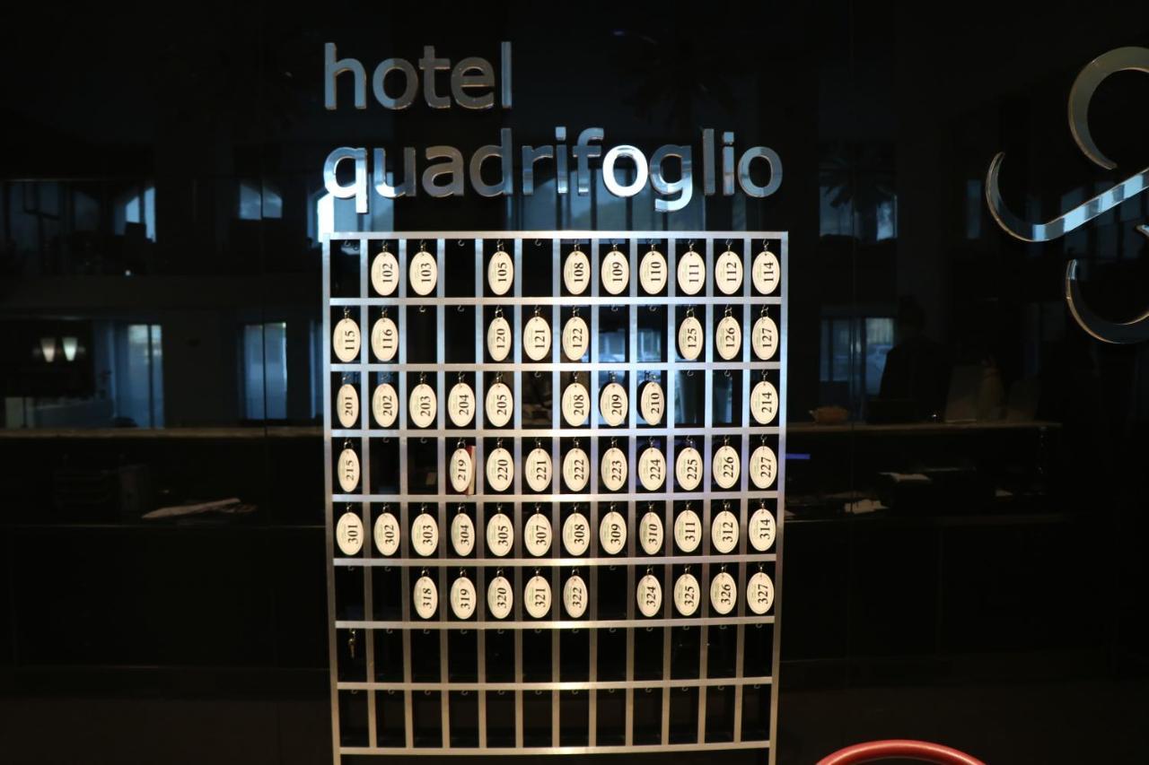 Hotel Quadrifoglio Castello di Cisterna Екстериор снимка