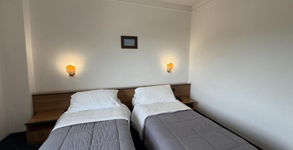 Hotel Quadrifoglio Castello di Cisterna Екстериор снимка