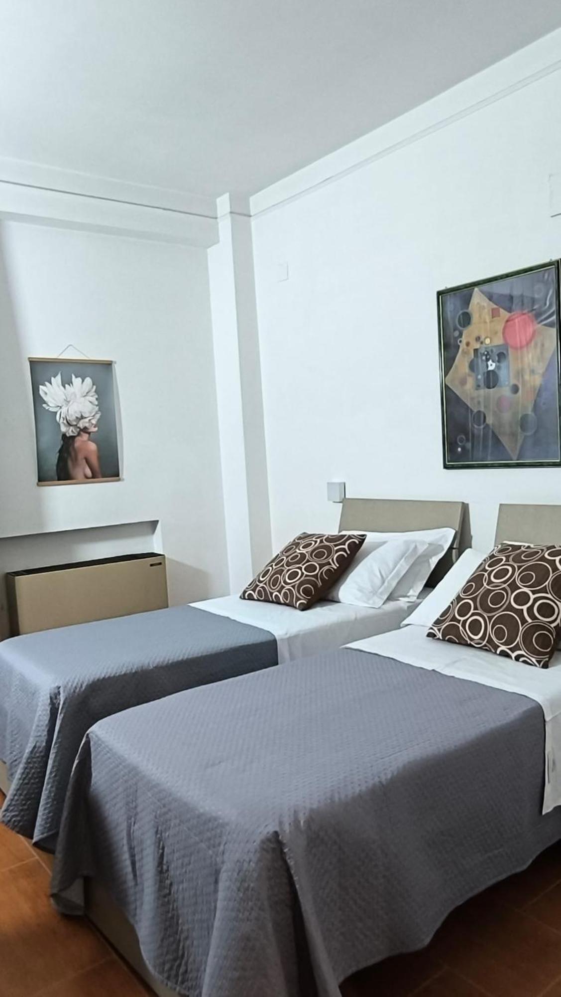 Hotel Quadrifoglio Castello di Cisterna Екстериор снимка